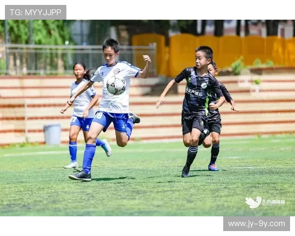 阳坊学校足球队凝聚校园力量书写青少年运动成长新篇章多彩未来愿景